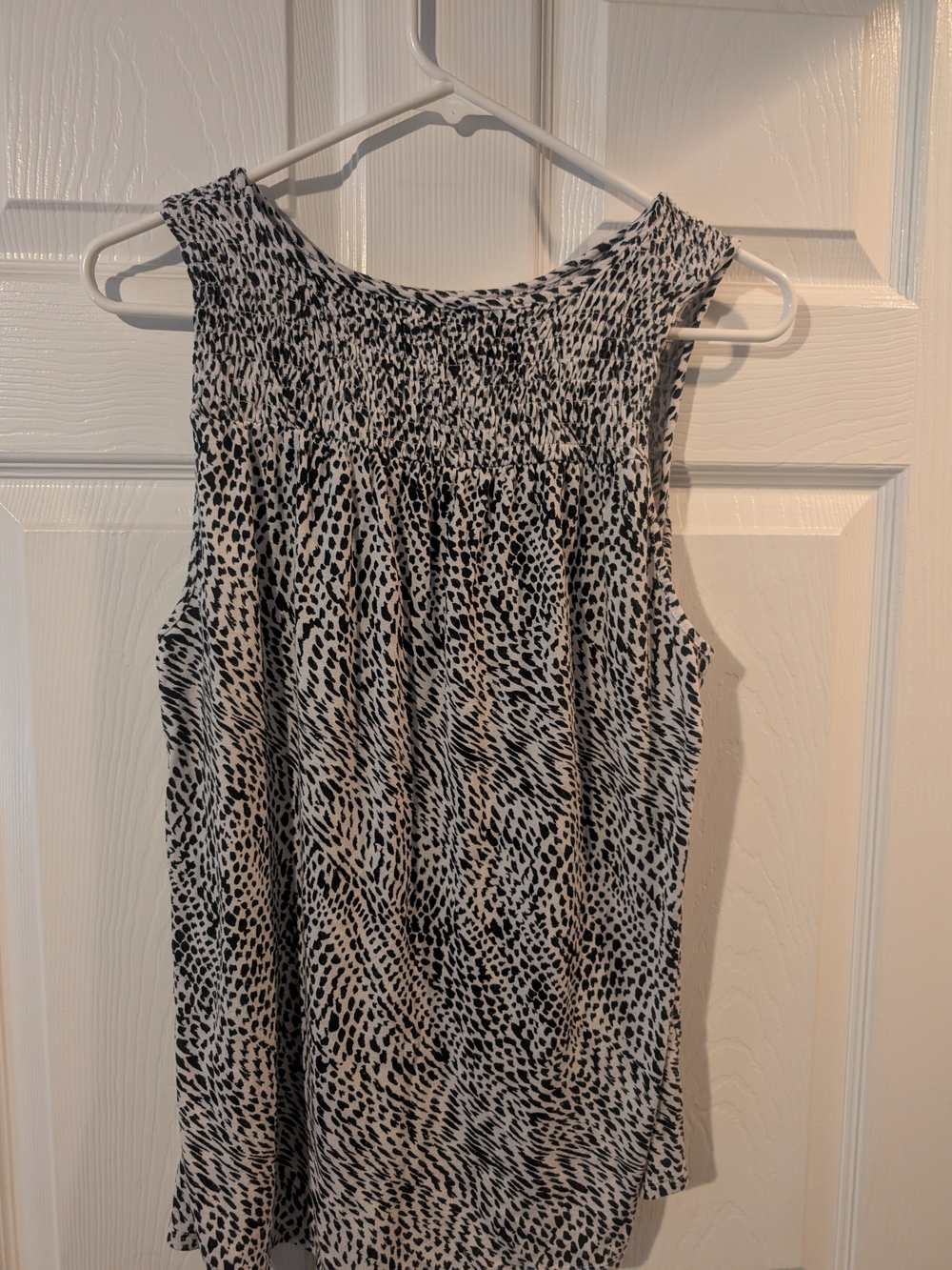 Apt. 9 Black and White Printed Smocked Neck Sleeveless Top